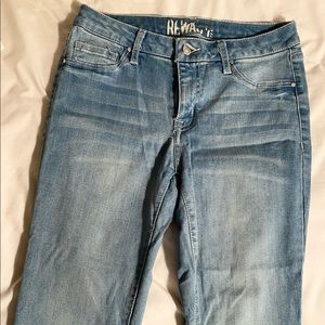 Rewash light wash crop jeans. Size 5